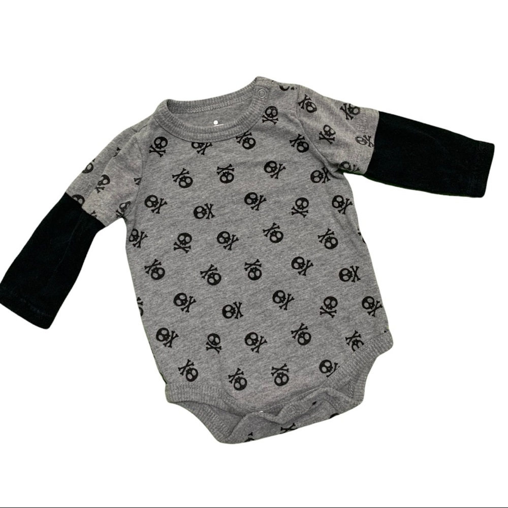 Circo Skull Long Sleeve Onesie Snap Button Bodysuit
Baby Newborn